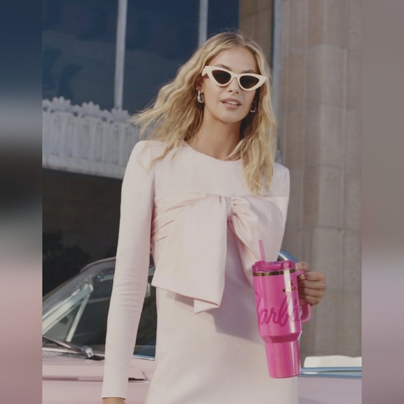 Stanley x Barbie 1.2L Quencher - Picture 4 of 5